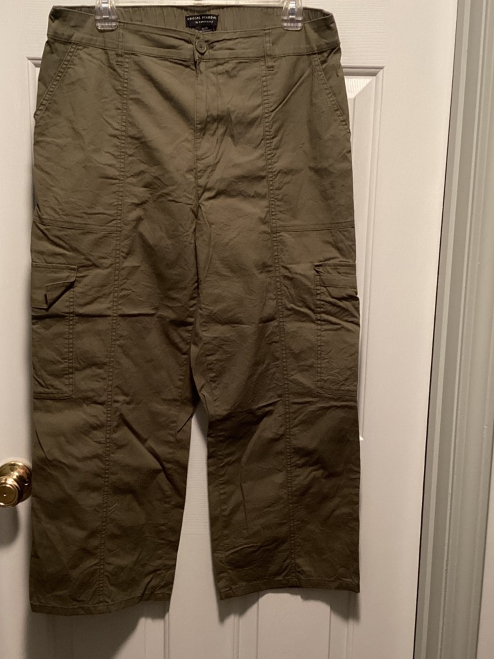 Utility Wide-Leg Cargo Pants in Olive Green